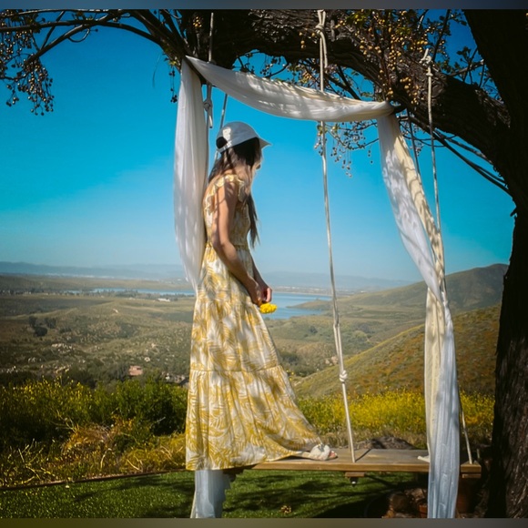 Meet your Posher, Kris🙋🏻♀️ - Picture 9 of 17